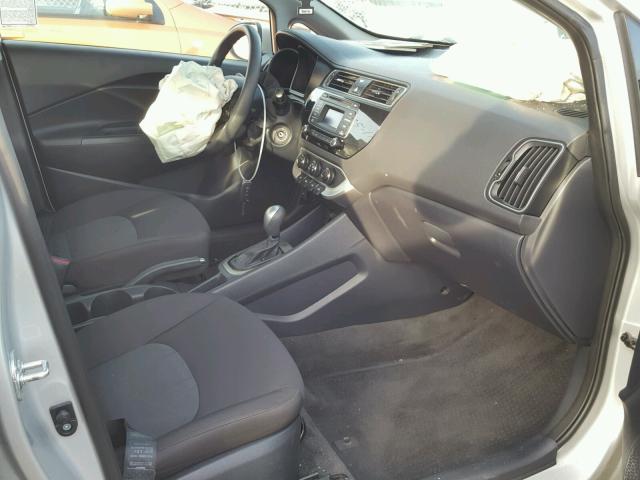 KNADM4A39H6025961 - 2017 KIA RIO LX Արծաթագույն լուսանկար 5