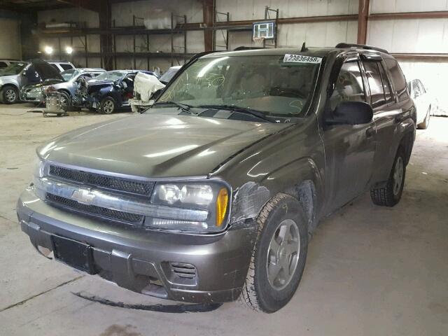 1GNDS13SX62279637 - 2006 CHEVROLET TRAILBLAZE BROWN photo 2