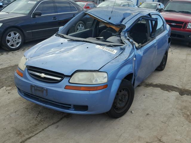 KL1TD52695B304012 - 2005 CHEVROLET AVEO BASE BLUE photo 2