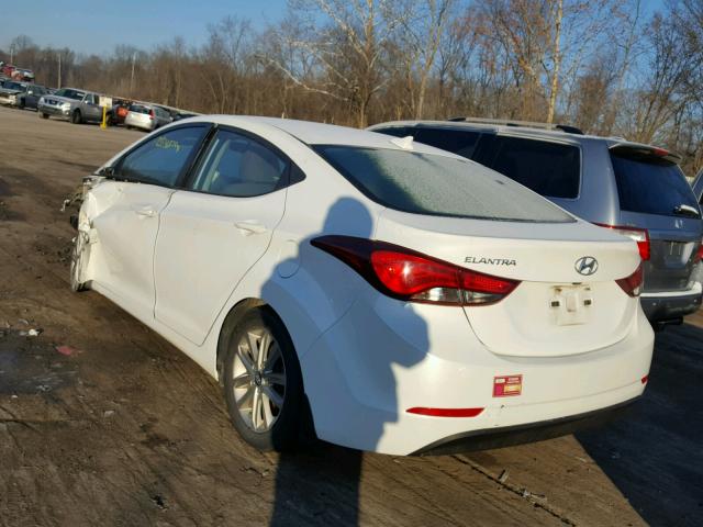 5NPDH4AEXGH685634 - 2016 HYUNDAI ELANTRA SE WHITE photo 3