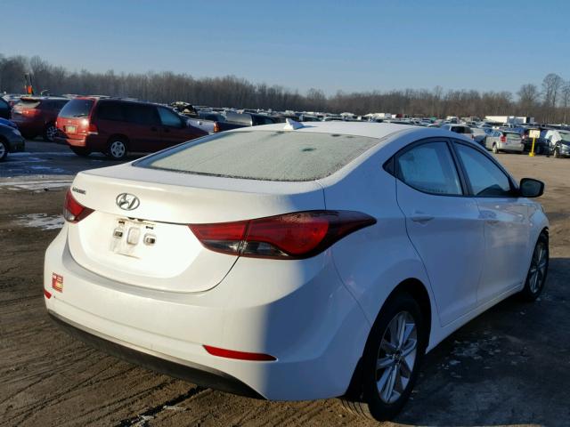 5NPDH4AEXGH685634 - 2016 HYUNDAI ELANTRA SE WHITE photo 4