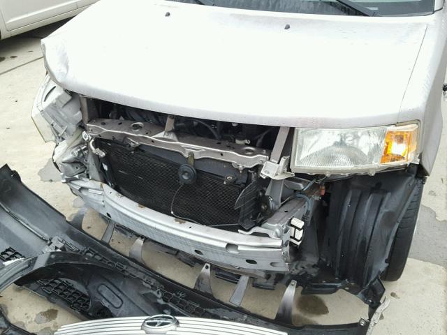 JTLKT324964052718 - 2006 TOYOTA SCION XB GRAY photo 9