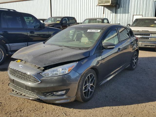 1FADP3K28FL256445 - 2015 FORD FOCUS SE GRAY photo 2