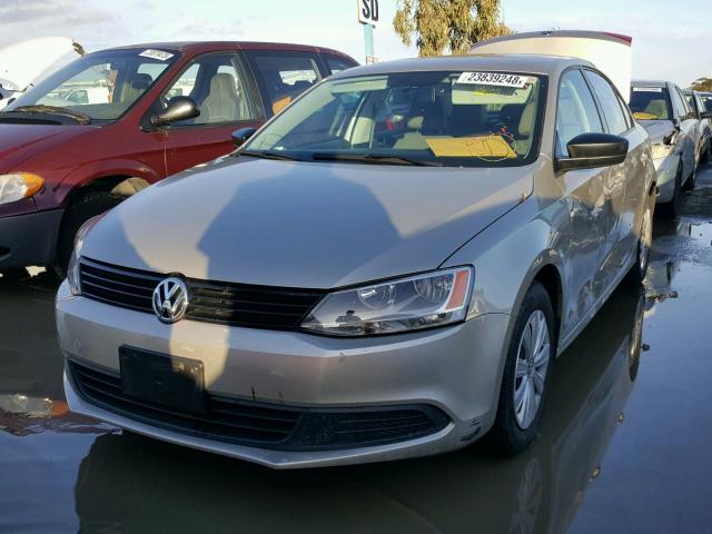 3VW2K7AJ1EM322781 - 2014 VOLKSWAGEN JETTA BASE ვერცხლისფერი ფოტო 2