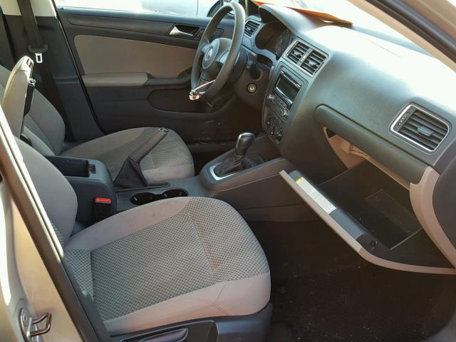 3VW2K7AJ1EM322781 - 2014 VOLKSWAGEN JETTA BASE ვერცხლისფერი ფოტო 5