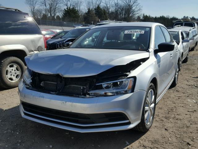 3VWD07AJ4FM315940 - 2015 VOLKSWAGEN JETTA SE SILVER photo 2