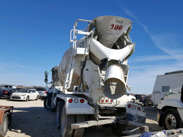 3ALHG3DV7HDJF8456 - 2017 FREIGHTLINER 114SD WHITE photo 3