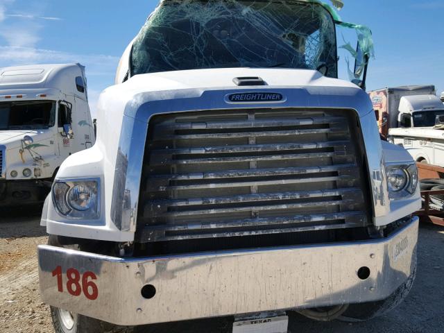 3ALHG3DV7HDJF8456 - 2017 FREIGHTLINER 114SD WHITE photo 7