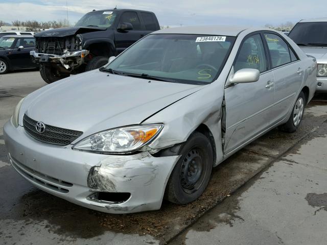 4T1BE32K92U097362 - 2002 TOYOTA CAMRY LE SILVER photo 2