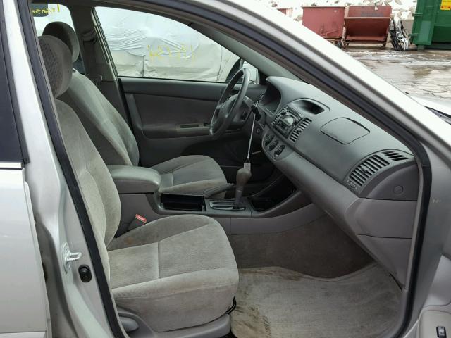 4T1BE32K92U097362 - 2002 TOYOTA CAMRY LE SILVER photo 5