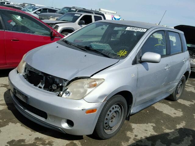 JTKKT624850119966 - 2005 TOYOTA SCION XA SILVER photo 2