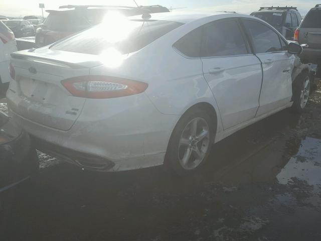 3FA6P0T97FR309253 - 2015 FORD FUSION SE WHITE photo 4