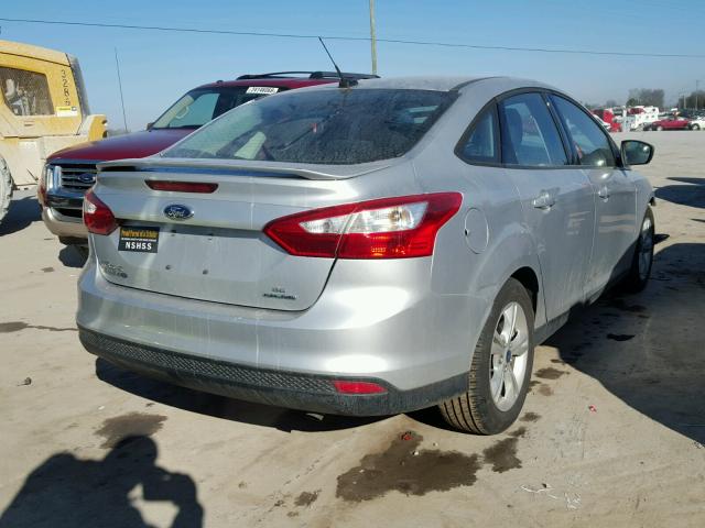 1FAHP3F22CL443820 - 2012 FORD FOCUS SE SILVER photo 4