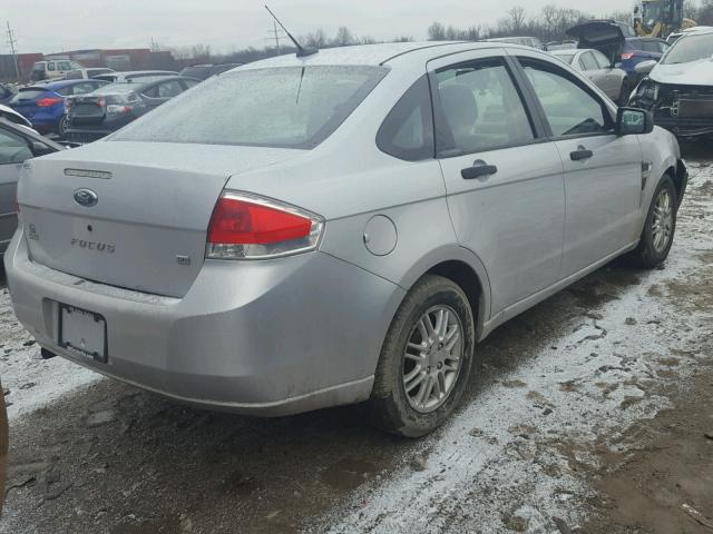 1FAHP35N68W195024 - 2008 FORD FOCUS SE SILVER photo 4