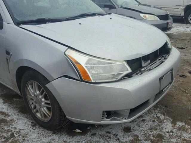 1FAHP35N68W195024 - 2008 FORD FOCUS SE SILVER photo 9