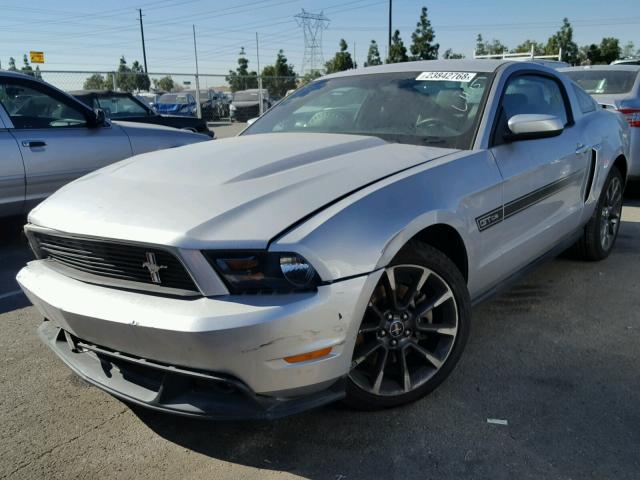 1ZVBP8CF2C5259189 - 2012 FORD MUSTANG GT SILVER photo 2