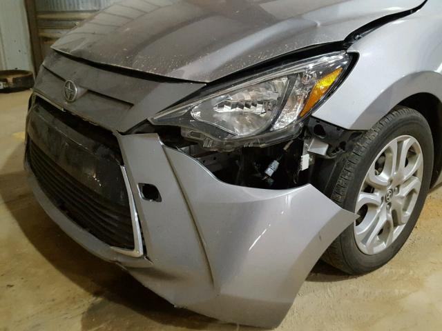 3MYDLBZV6GY125024 - 2016 TOYOTA SCION IA GRAY photo 9