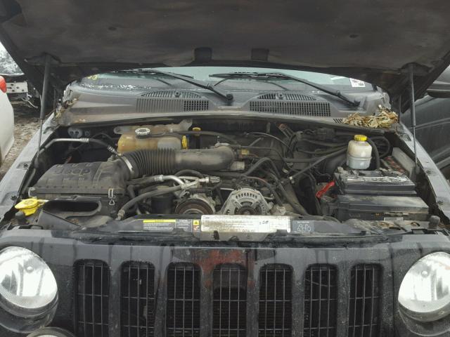 1J4GL38K86W176470 - 2006 JEEP LIBERTY RE BLACK photo 7