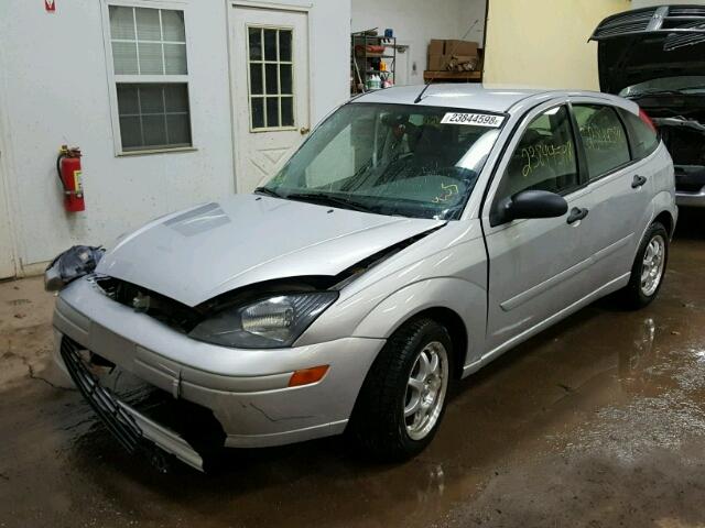 3FAFP37333R187638 - 2003 FORD FOCUS ZX5 SILVER photo 2