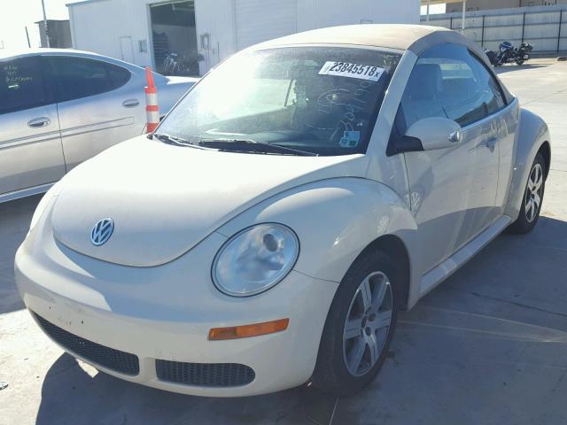 3VWRF31Y56M309199 - 2006 VOLKSWAGEN NEW BEETLE CREAM photo 2