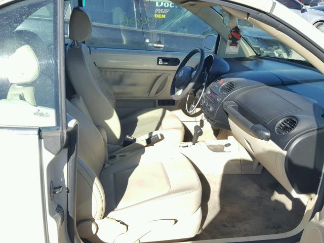 3VWRF31Y56M309199 - 2006 VOLKSWAGEN NEW BEETLE 奶油色 照片 5