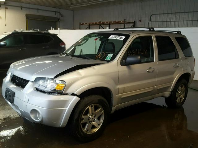 1FMCU941X5KB37124 - 2005 FORD ESCAPE LIM SILVER photo 2