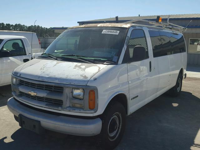 1GAHG39R711129536 - 2001 CHEVROLET EXPRESS G3 WHITE photo 2