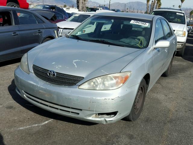 JTDBE32K030157705 - 2003 TOYOTA CAMRY LE SILVER photo 2