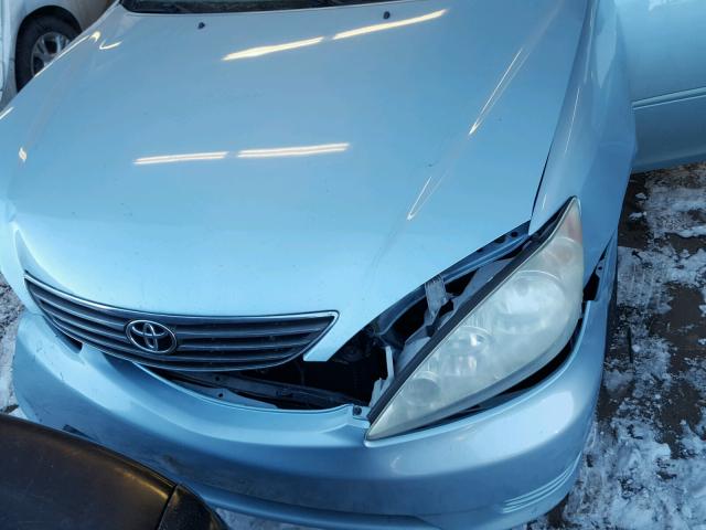 4T1BE32K45U586062 - 2005 TOYOTA CAMRY LE BLUE photo 7