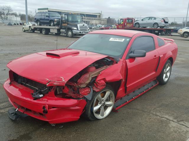 1ZVHT82H485180204 - 2008 FORD MUSTANG GT RED photo 2