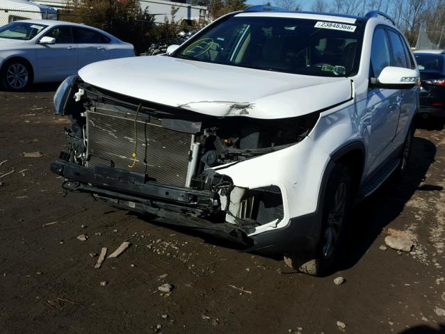 5XYKUDA29BG182816 - 2011 KIA SORENTO EX WHITE photo 2