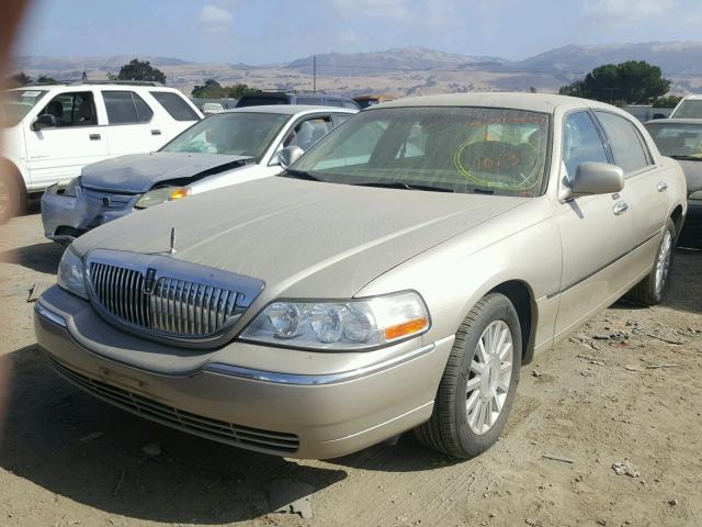 1LNHM81W84Y639187 - 2004 LINCOLN TOWN CAR E GOLD photo 2