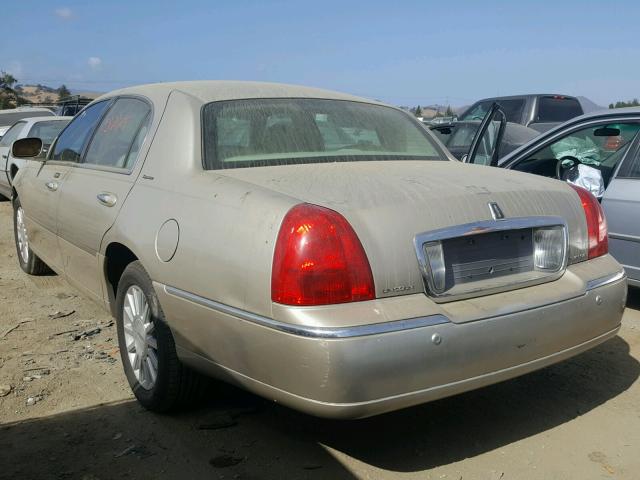 1LNHM81W84Y639187 - 2004 LINCOLN TOWN CAR E GOLD photo 3