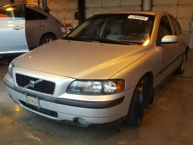 YV1RS61T442347395 - 2004 VOLVO S60 SILVER photo 2