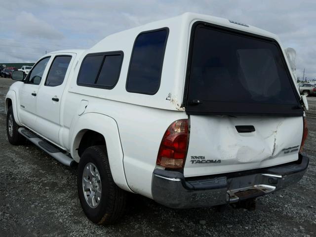 5TEKU72N55Z085472 - 2005 TOYOTA TACOMA DOU WHITE photo 3