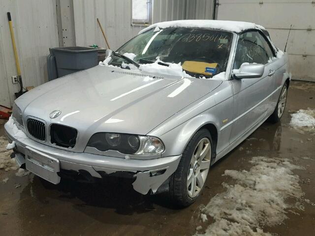 WBABS334X2JY58623 - 2002 BMW 325 CI SILVER photo 2