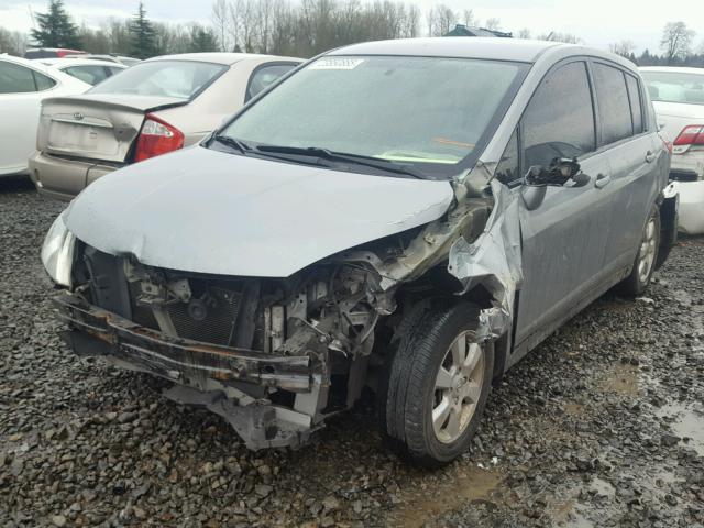 3N1BC13E88L412388 - 2008 NISSAN VERSA S GRAY photo 2