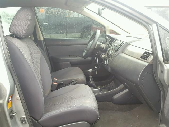 3N1BC13E88L412388 - 2008 NISSAN VERSA S GRAY photo 5