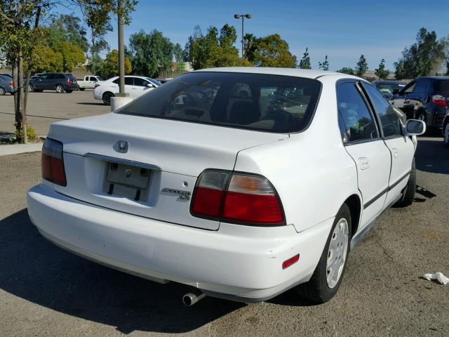 1HGCD5639TA283207 - 1996 HONDA ACCORD LX WHITE photo 4