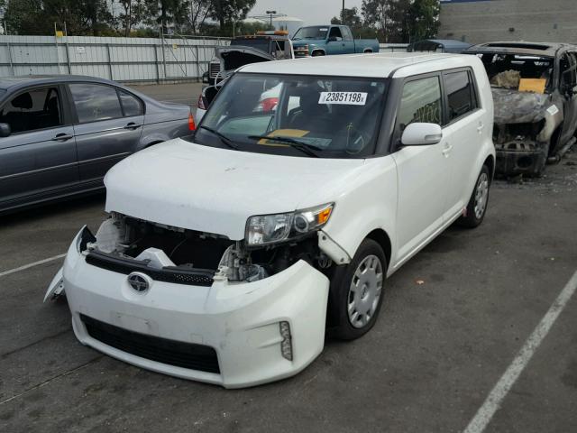 JTLZE4FE9DJ046966 - 2013 TOYOTA SCION XB WHITE photo 2