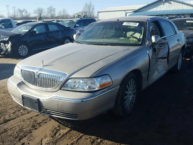 1LNHM82WX3Y612120 - 2003 LINCOLN TOWN CAR S SILVER photo 2