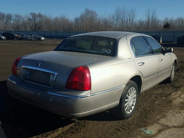 1LNHM82WX3Y612120 - 2003 LINCOLN TOWN CAR S SILVER photo 4