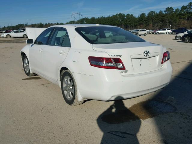 4T1BF3EKXBU629498 - 2011 TOYOTA CAMRY BASE WHITE photo 3