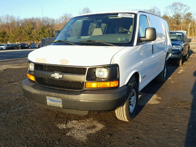 1GCGG25V761132623 - 2006 CHEVROLET EXPRESS G2 WHITE photo 2