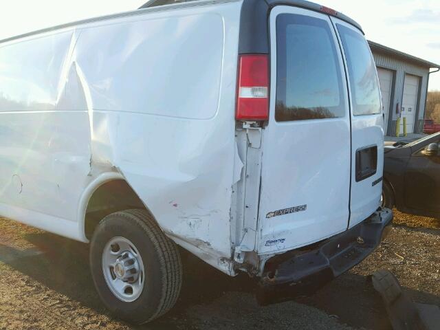 1GCGG25V761132623 - 2006 CHEVROLET EXPRESS G2 WHITE photo 9