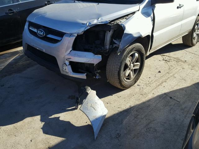 KNDJE723697600418 - 2009 KIA SPORTAGE L SILVER photo 9