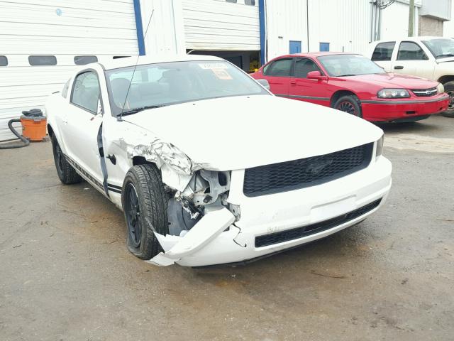 1ZVHT80N495136391 - 2009 FORD MUSTANG WHITE photo 1