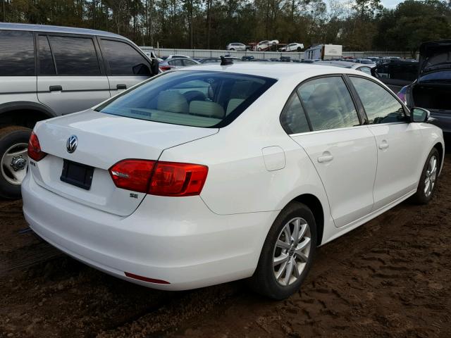 3VWD17AJ0EM218357 - 2014 VOLKSWAGEN JETTA SE WHITE photo 4