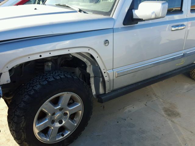 1J8HG68208C209961 - 2008 JEEP COMMANDER SILVER photo 9