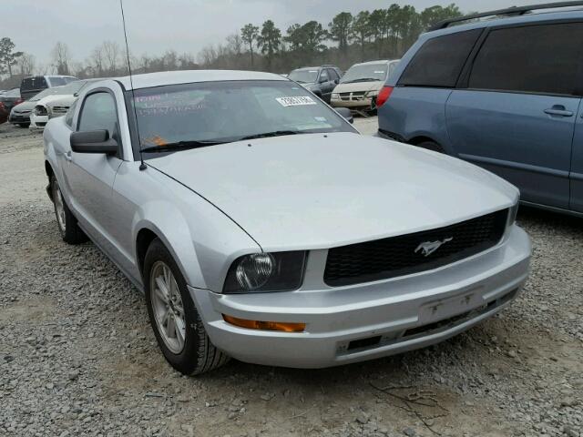 1ZVHT80N985198982 - 2008 FORD MUSTANG SILVER photo 1